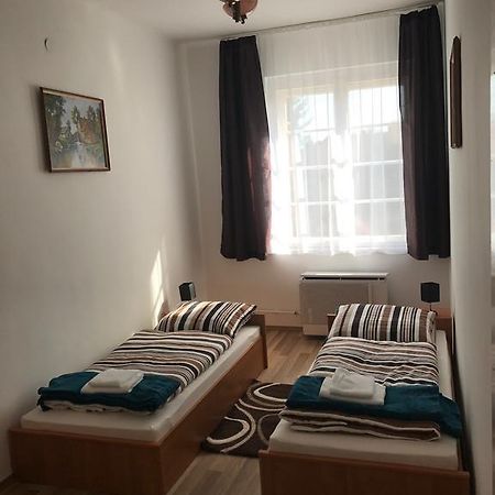 דירות מישקולץ Eva Apartman מראה חיצוני תמונה