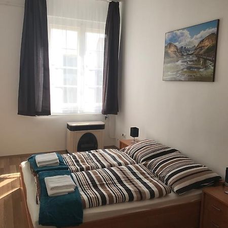 דירות מישקולץ Eva Apartman מראה חיצוני תמונה