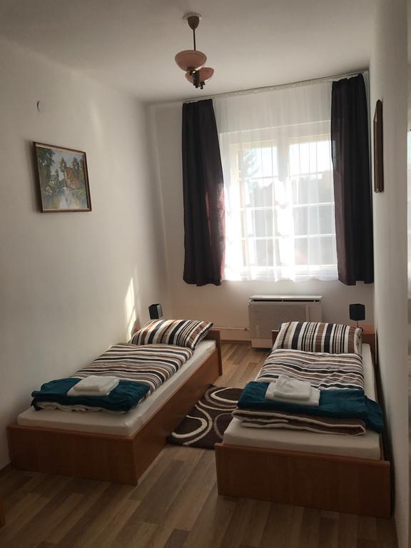 דירות מישקולץ Eva Apartman מראה חיצוני תמונה